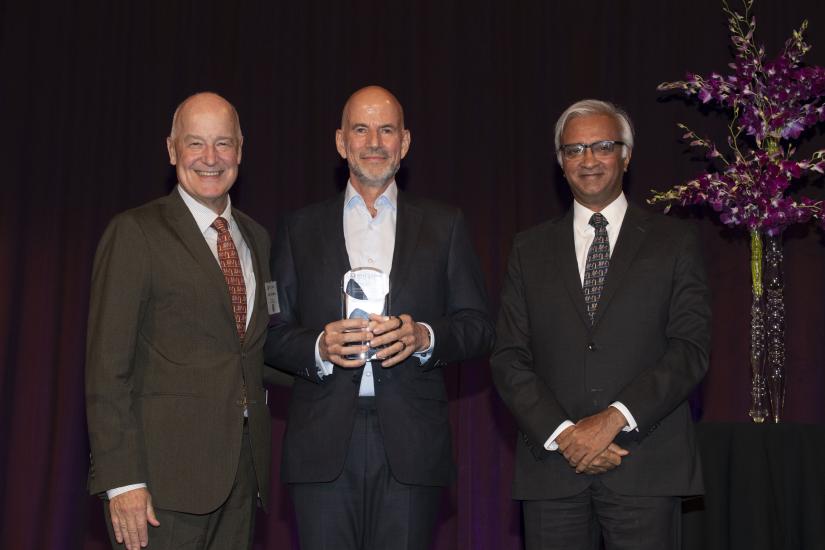 Andy Hamilton, Dietrich Becker (MBA ’91), and Raghu Sundaram Andy Hamilton, Dietrich Becker (MBA ’91), and Raghu Sundaram pose at the Haskins Giving Society Award Dinner