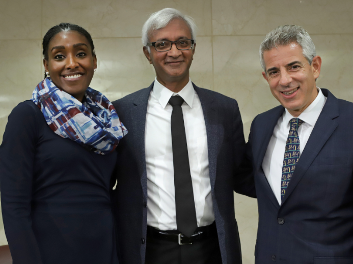Dean Raghu Sundaram at a fireside chat with Alan Gallo (BS ’87, MBA ’90)